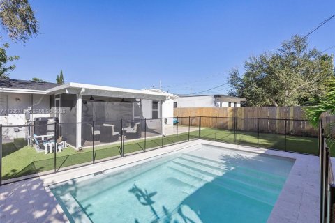 Снять в аренду виллу или дом в Майами, Флорида 4 спальни, 127.37м2, № 2050592 - фото 6