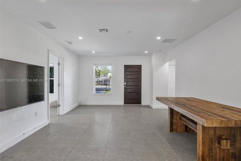 Снять в аренду виллу или дом в Майами, Флорида 4 спальни, 127.37м2, № 2050592 - фото 10