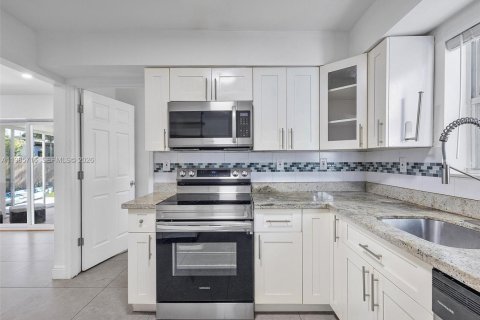 Снять в аренду виллу или дом в Майами, Флорида 4 спальни, 127.37м2, № 2050592 - фото 15