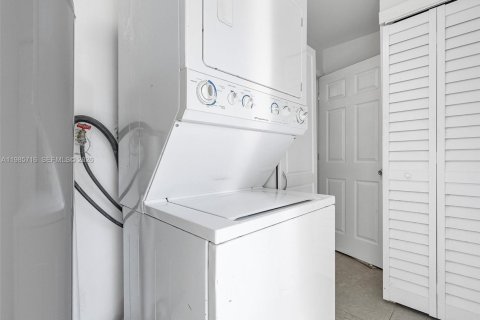 Снять в аренду виллу или дом в Майами, Флорида 4 спальни, 127.37м2, № 2050592 - фото 24