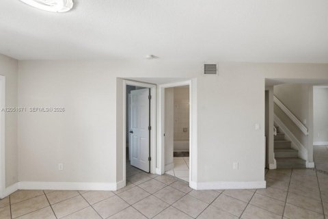 Condo in Miami, Florida, 3 bedrooms № 2186392 - photo 5