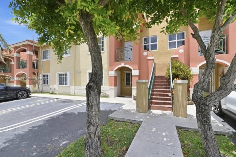 Condo in Miami, Florida, 3 bedrooms  № 2186392
