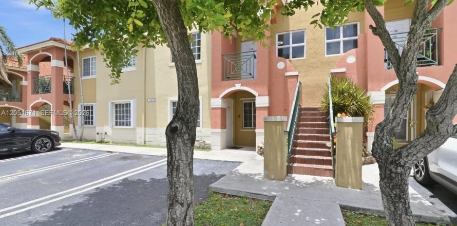 Condo in Miami, Florida, 3 bedrooms № 2186392