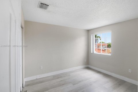 Condo in Miami, Florida, 3 bedrooms № 2186392 - photo 23