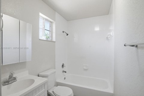 Condo in Miami, Florida, 3 bedrooms № 2186392 - photo 20