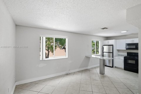 Condo in Miami, Florida, 3 bedrooms № 2186392 - photo 7