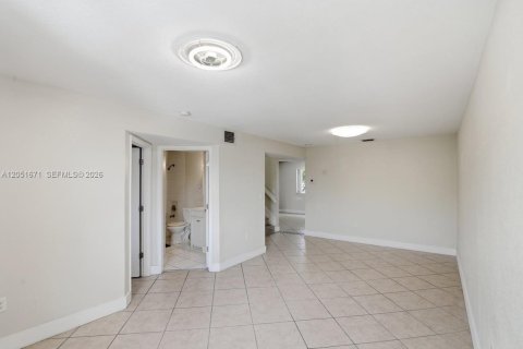 Condo in Miami, Florida, 3 bedrooms № 2186392 - photo 4