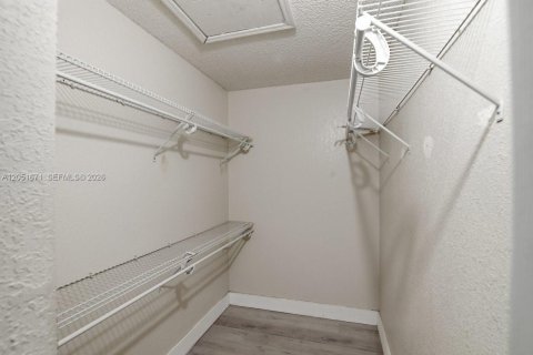 Condo in Miami, Florida, 3 bedrooms № 2186392 - photo 17