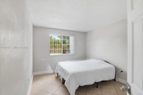 Condo in Miami, Florida, 3 bedrooms № 2186392 - photo 12