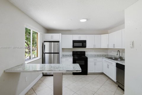 Condo in Miami, Florida, 3 bedrooms № 2186392 - photo 8