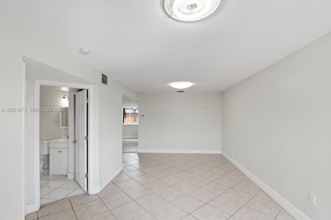 Condo in Miami, Florida, 3 bedrooms № 2186392 - photo 3