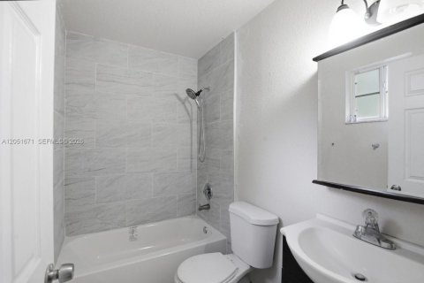 Condo in Miami, Florida, 3 bedrooms № 2186392 - photo 16