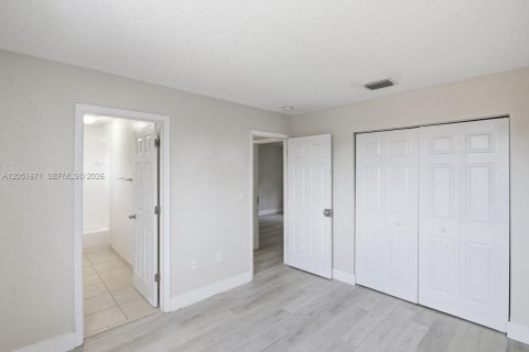Condo in Miami, Florida, 3 bedrooms № 2186392 - photo 22