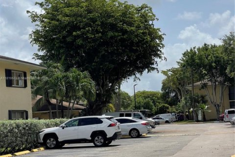 Copropriété à louer à Miami, Floride: 2 chambres, 76.64 m2 № 1776374 - photo 9