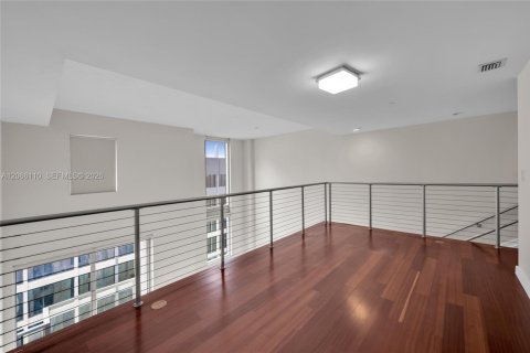 Condo in Miami, Florida, 1 bedroom  № 2339853 - photo 14