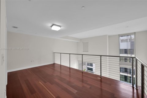 Condo in Miami, Florida, 1 bedroom  № 2339853 - photo 13
