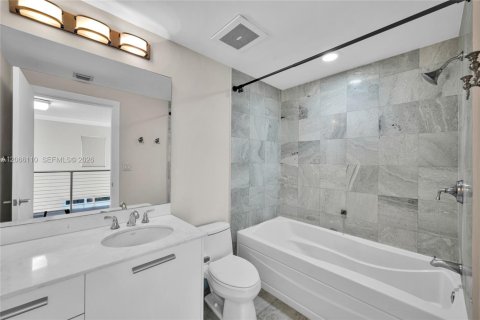 Condo in Miami, Florida, 1 bedroom  № 2339853 - photo 16