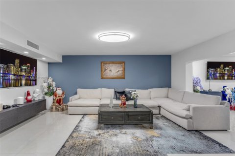 Купить виллу или дом в Майами, Флорида 3 спальни, 211.35м2, № 1975142 - фото 10