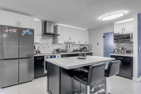 Купить виллу или дом в Майами, Флорида 3 спальни, 211.35м2, № 1975142 - фото 12