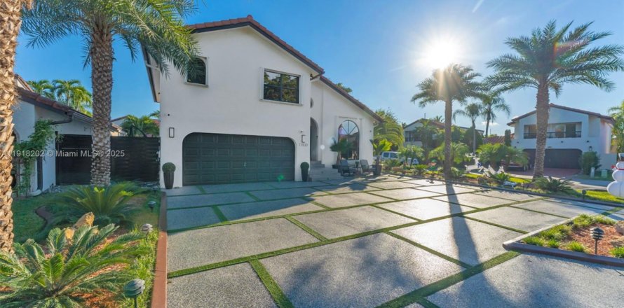 Дом в Майами, Флорида 3 спальни, 211.35м2 № 1975142