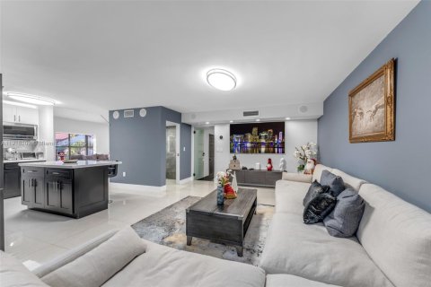 Купить виллу или дом в Майами, Флорида 3 спальни, 211.35м2, № 1975142 - фото 17