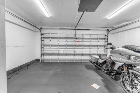 Купить виллу или дом в Майами, Флорида 3 спальни, 211.35м2, № 1975142 - фото 30