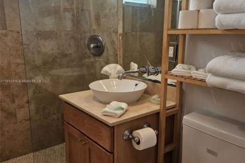 Condo in Miami Beach, Florida  № 2015928 - photo 23