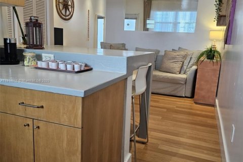 Condo in Miami Beach, Florida  № 2015928 - photo 15