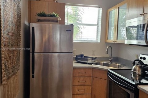 Condo in Miami Beach, Florida  № 2015928 - photo 20