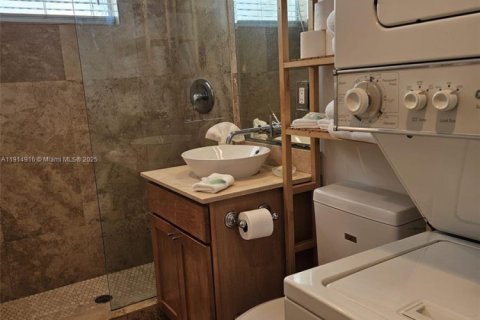 Condo in Miami Beach, Florida  № 2015928 - photo 25