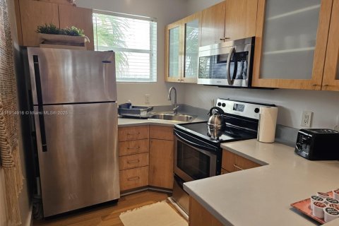 Condo in Miami Beach, Florida  № 2015928 - photo 19