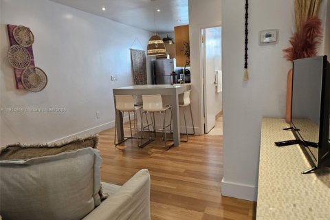 Condo in Miami Beach, Florida  № 2015928 - photo 5