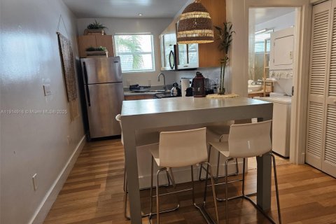 Condo in Miami Beach, Florida  № 2015928 - photo 12