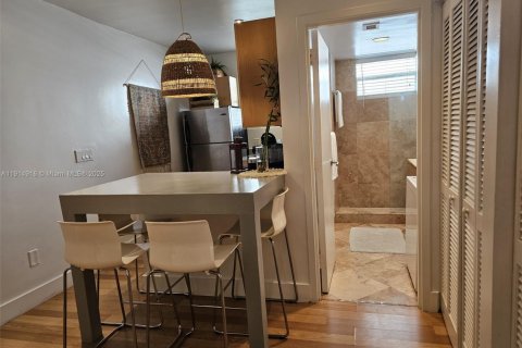Condo in Miami Beach, Florida  № 2015928 - photo 13