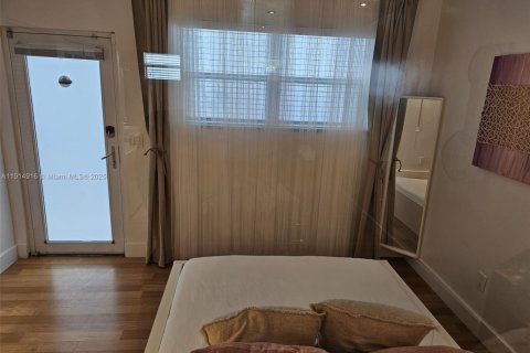 Condo in Miami Beach, Florida  № 2015928 - photo 3