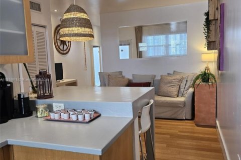 Condo in Miami Beach, Florida  № 2015928 - photo 16