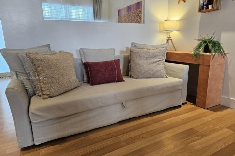 Condo in Miami Beach, Florida  № 2015928 - photo 10