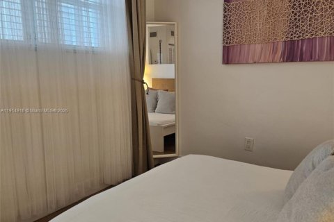 Condo in Miami Beach, Florida  № 2015928 - photo 2