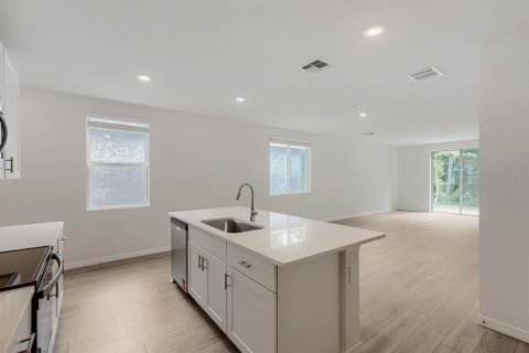 House in Brooksville, Florida 4 bedrooms, 149.29 sq.m. № 2207129 - photo 12