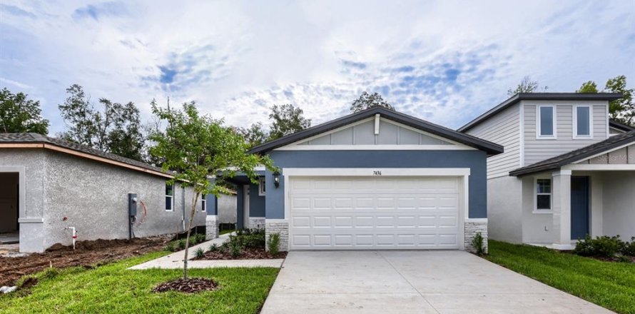 House in Brooksville, Florida 4 bedrooms, 149.29 sq.m. № 2207129