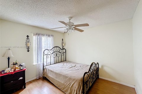 House in Port St. Lucie, Florida 3 bedrooms, 105.07 sq.m. № 2062538 - photo 13