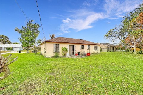 House in Port St. Lucie, Florida 3 bedrooms, 105.07 sq.m. № 2062538 - photo 18