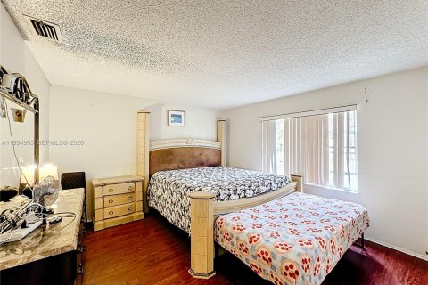 House in Port St. Lucie, Florida 3 bedrooms, 105.07 sq.m. № 2062538 - photo 9