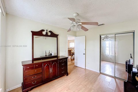 House in Port St. Lucie, Florida 3 bedrooms, 105.07 sq.m. № 2062538 - photo 15