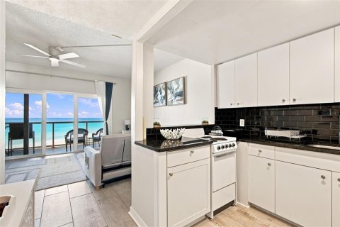 Condominio en venta en Clearwater, Florida, 3 habitaciones, 43.01 m2 № 2348006 - foto 3