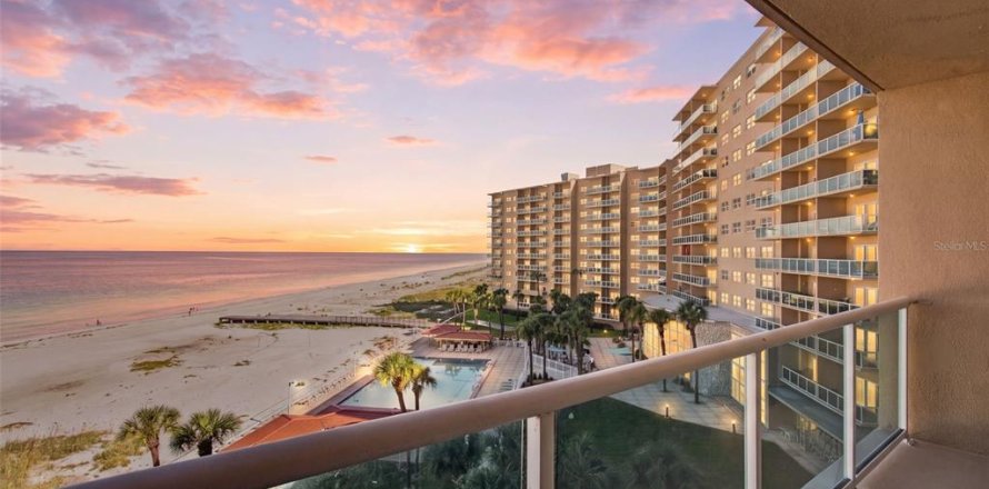 Condominio en Clearwater, Florida, 3 habitaciones № 2348006