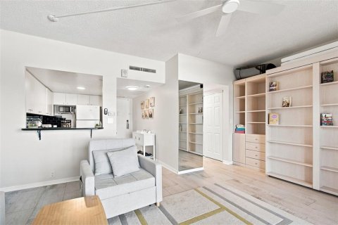 Condominio en venta en Clearwater, Florida, 3 habitaciones, 43.01 m2 № 2348006 - foto 8