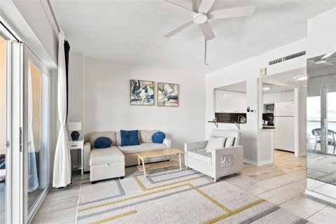 Condominio en venta en Clearwater, Florida, 3 habitaciones, 43.01 m2 № 2348006 - foto 12