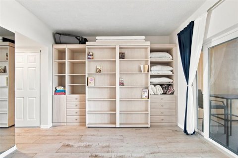 Condominio en venta en Clearwater, Florida, 3 habitaciones, 43.01 m2 № 2348006 - foto 9