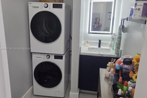 House in Miami, Florida 1 bedroom, 65.03 sq.m. № 2002222 - photo 6